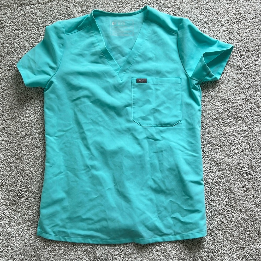 Figs single pocket scrub top